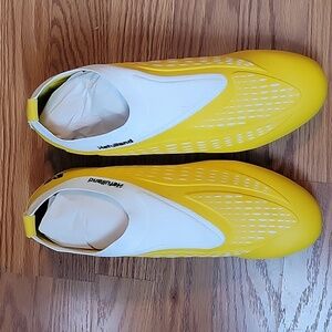 Hefulland Men's Soccer Shoes Size 7